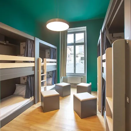 The People - Hostel