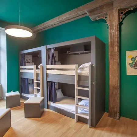 The People - Hostel