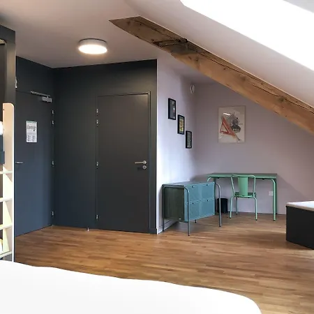 Auberge de jeunesse The People - *