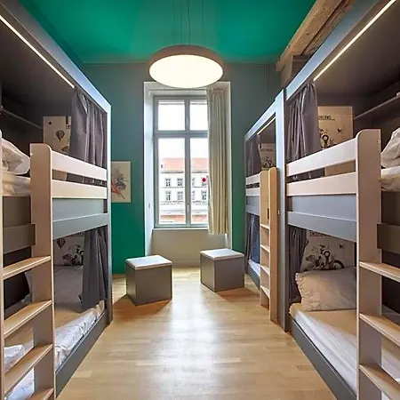 The People - Hostel *