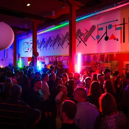 The People - Hostel