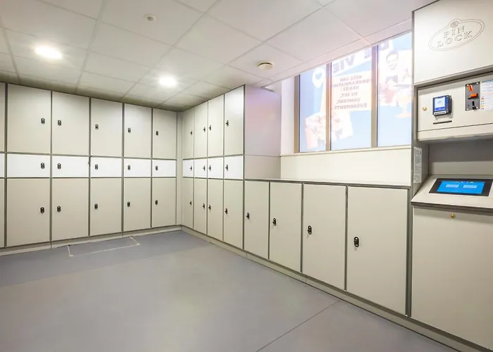 The People - Hostel *