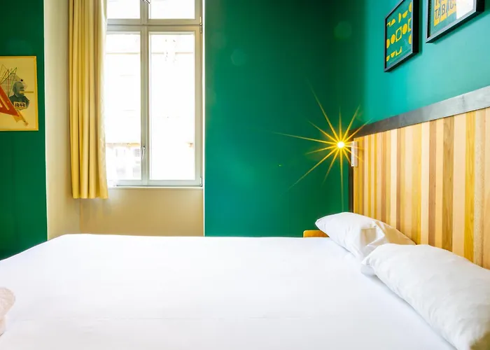 The People - Hostel *