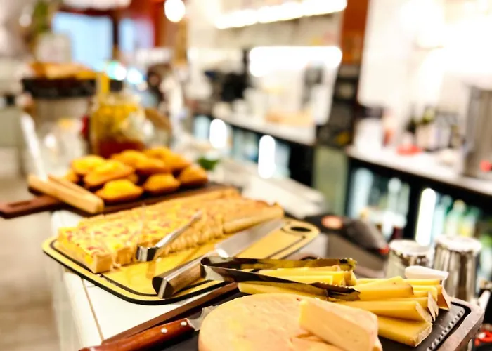 The People - Hostel *