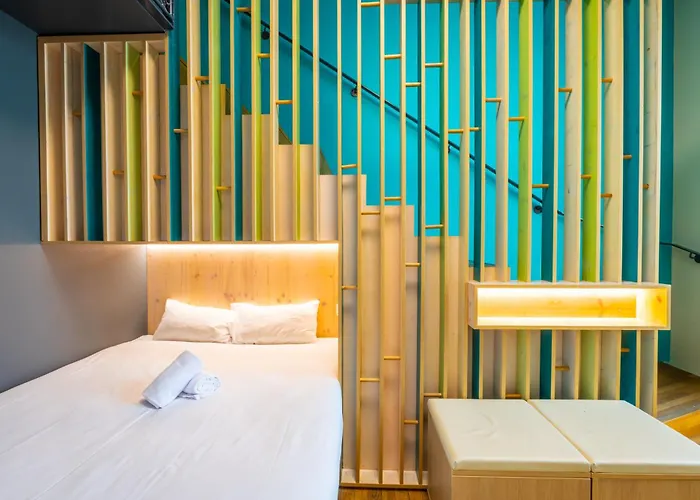 The People - Hostel *