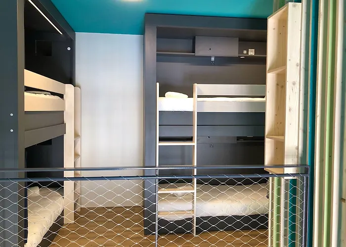 The People - Hostel *