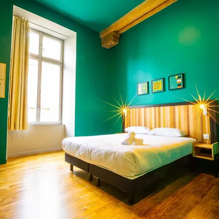 بيت شباب The People - *