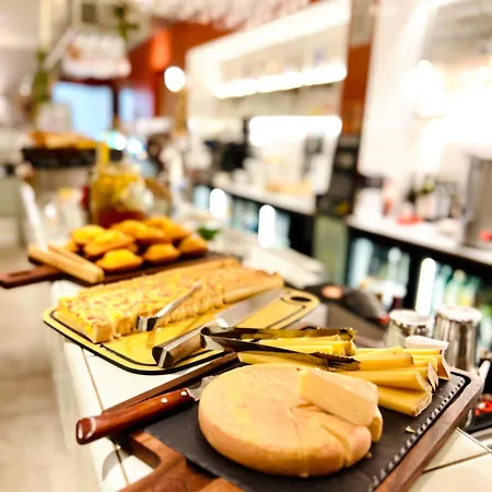 The People - Hostel *